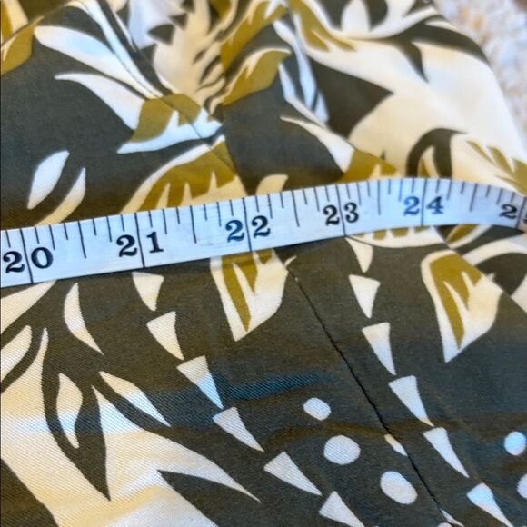 Old Navy Green and White Leaf Print Pants - Picture 6 of 7